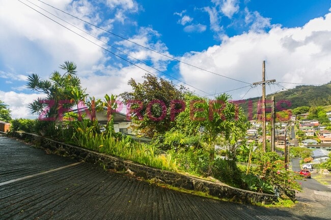 Building Photo - 3 bdrm/ 1 bath home for rent in Kalihi Uka