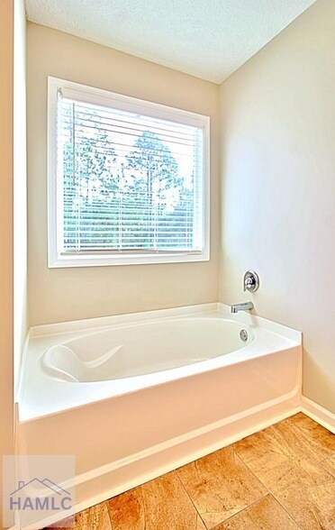 Building Photo - 33 Daylily Ct