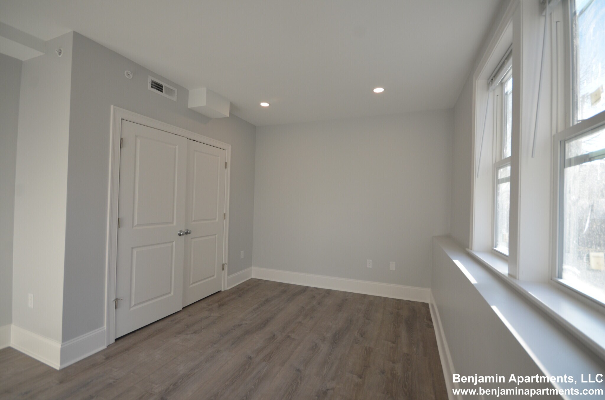 Building Photo - 120 Kenrick St