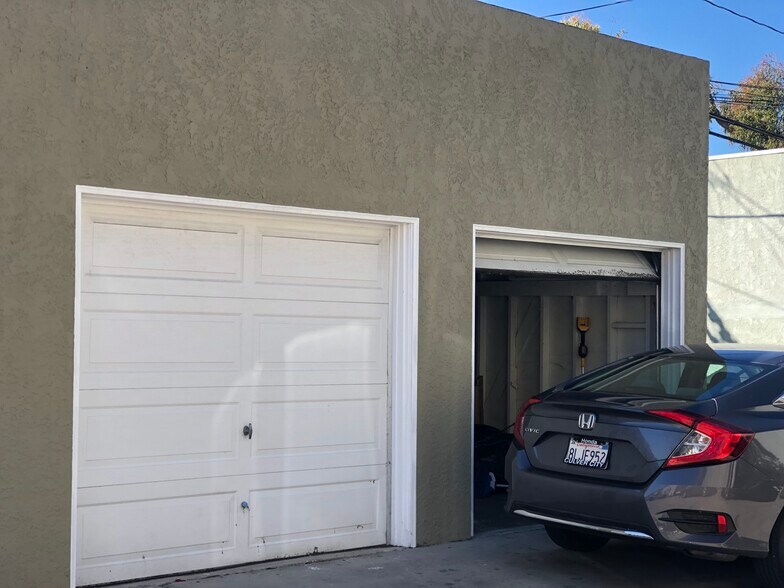 1 car garage - 5467 Kinston Ave