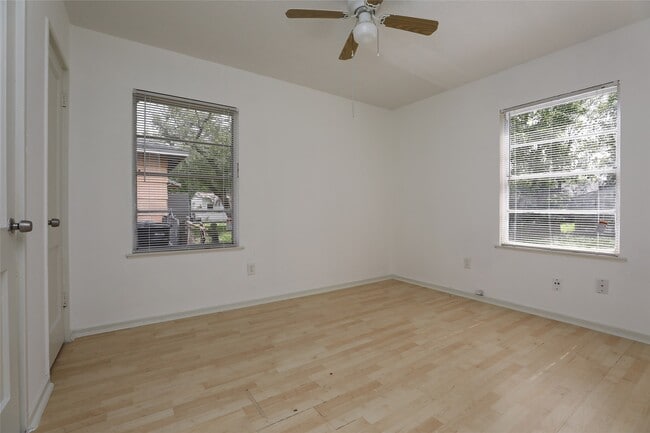 Building Photo - 5418 Myrtlewood St