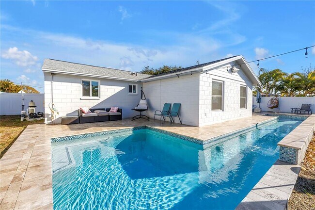 Building Photo - 354 74th Ave NE