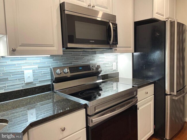 Building Photo - 5804 Inman Park Cir