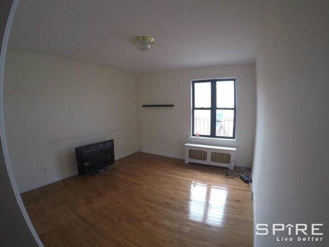 Building Photo - 2 bedroom in SUNNYSIDE NY 11104
