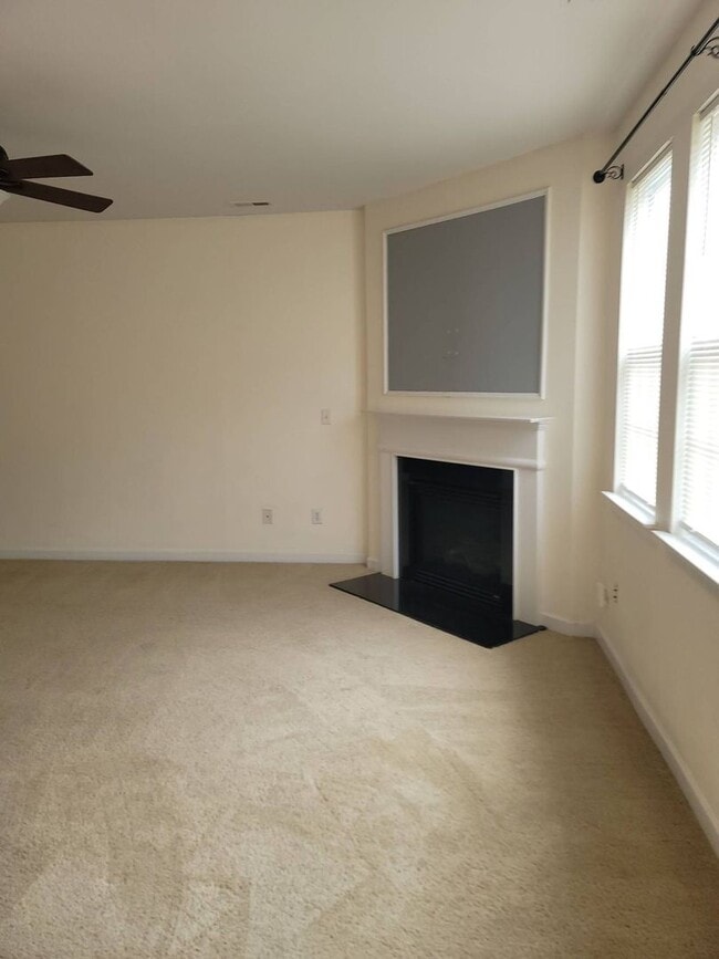 Building Photo - Nice Townhome off Providence Rd/485 South