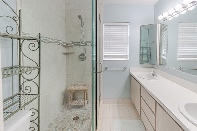 Building Photo - 3261 SW Sunset Trace Cir