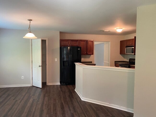 Building Photo - Updated 4 Bed/2.5 Bath in Great Swim/Tenni...