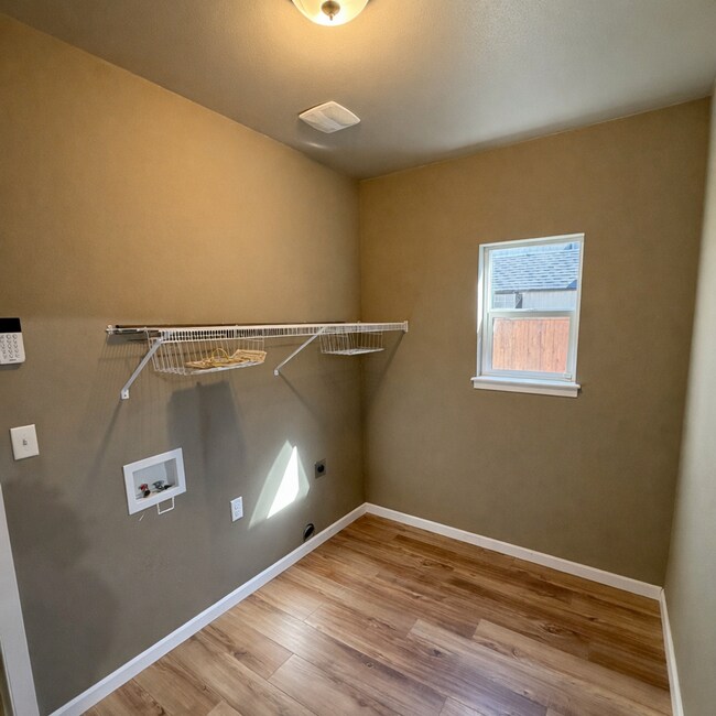 Building Photo - 803 E Cooper Ln