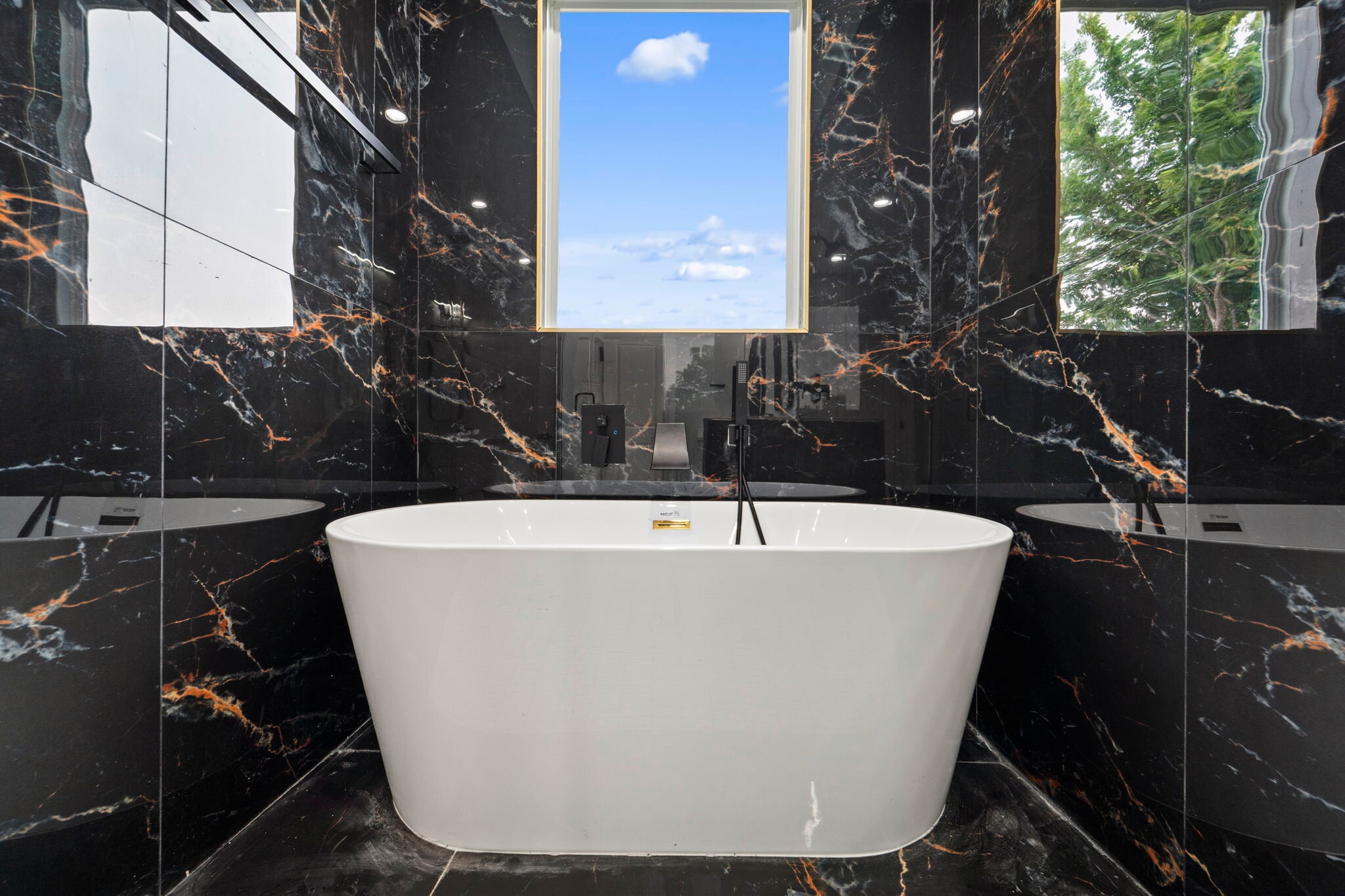 Building Photo - 6631 Foster St