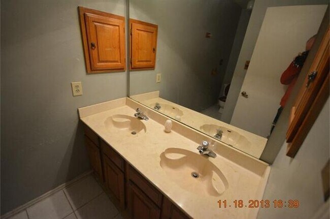 Building Photo - 1418 Hunters Park Dr