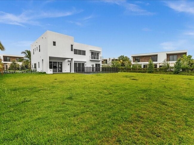 Building Photo - 16644 Botaniko Dr N