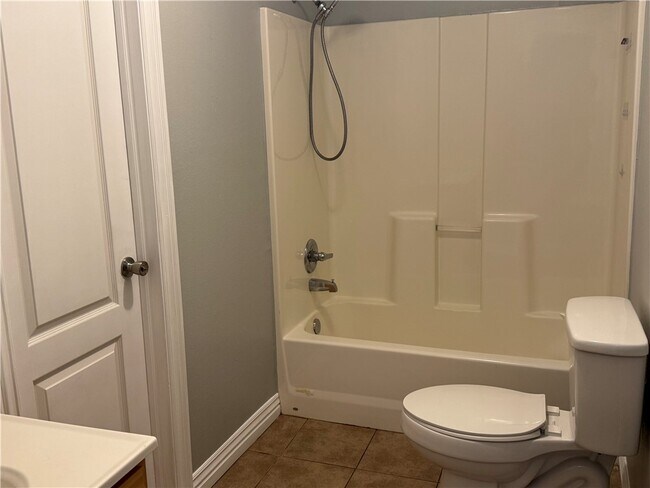 Building Photo - 860 Mockingbird Ln
