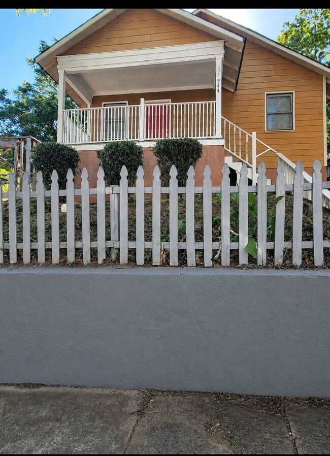 Building Photo - Minutes from Downtown Atlanta, the Atlanta BeltLine, Mercedes-Benz Stadium, Lee + White,