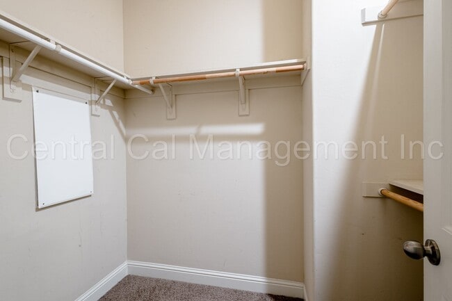 Building Photo - Large 4 Bedroom/2 Bath Home with Solar in Gossamer Grove - $2595 Per Month!