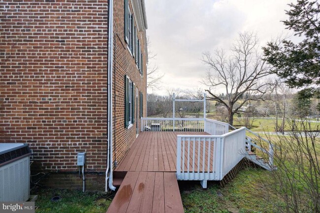 Building Photo - 15615 Falls Rd