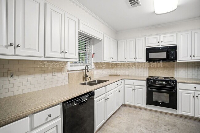 Building Photo - 3420 Linderwood Dr