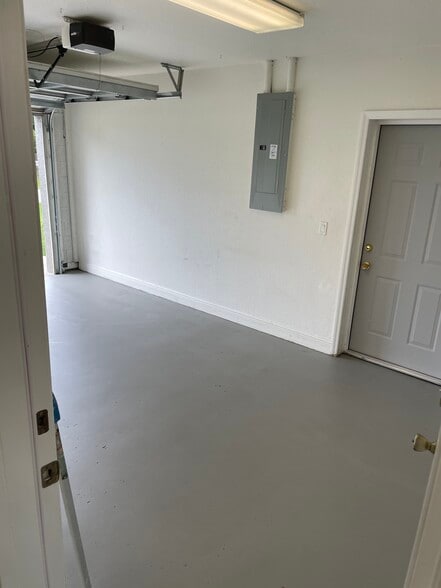 Building Photo - 127 Madrid Dr