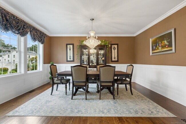 Building Photo - 354 Oaklawn Ave