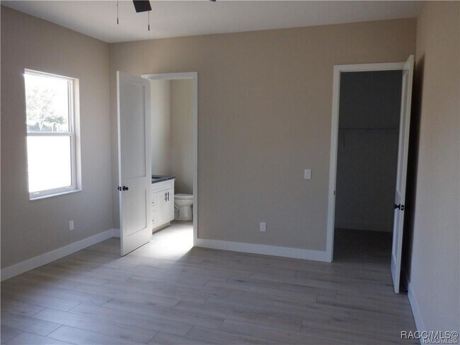 Building Photo - 786 E Dunbar Ln
