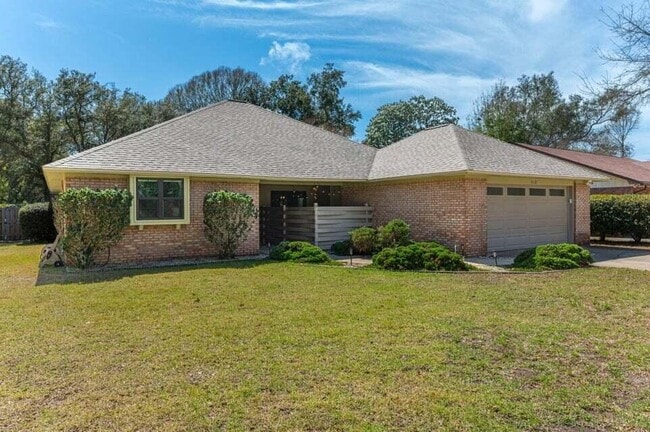 Building Photo - 512 Samana Way