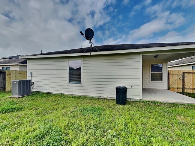 Building Photo - 28926 Village Creek Loop