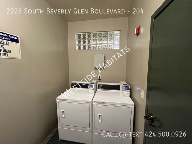 Building Photo - 2225 S Beverly Glen Blvd