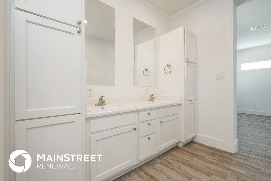 Building Photo - 3830 Holmes St