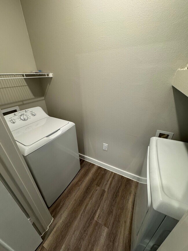 Building Photo - 5000 Overboard Cv