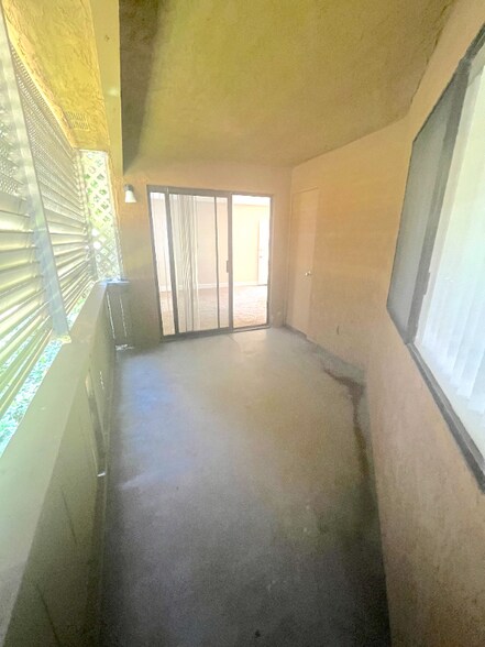 Building Photo - 390 N San Antonio Ave