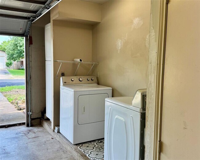 Building Photo - 4515 Keota Dr