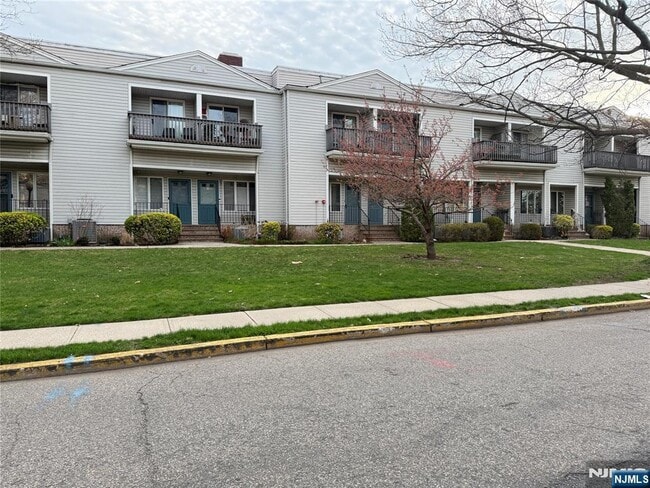 Building Photo - 42 Willow Wood Ct