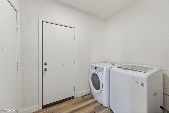 Building Photo - 1320 Gold Ave