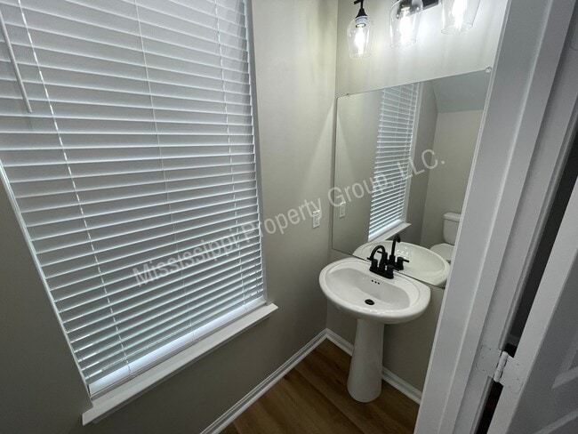 Building Photo - 3BD/3.5BA Available for Mid-August Move In