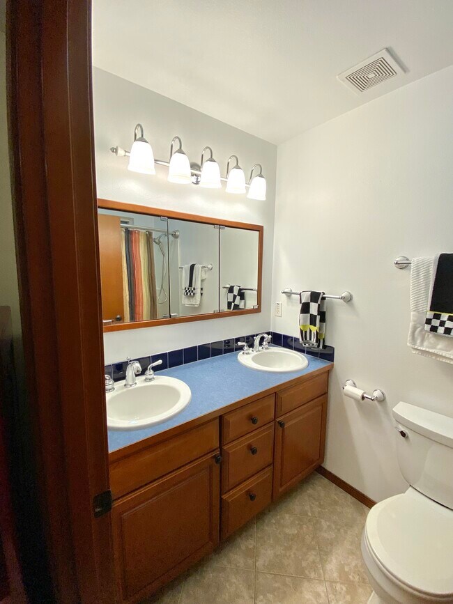 Building Photo - 17060 WA-106