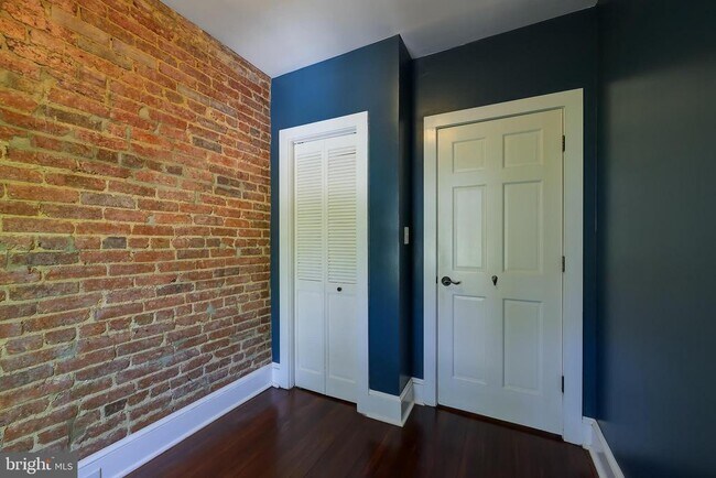 Building Photo - 1123 7th St NE