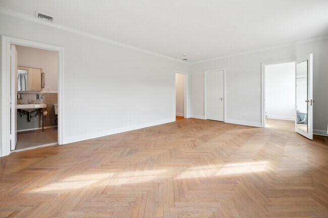 Building Photo - 9 Sherwood Ave