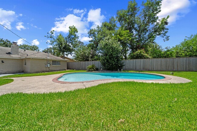 Building Photo - 5826 Spruce Forest Dr