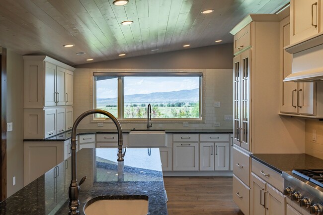 Building Photo - Ranch home in Kamas