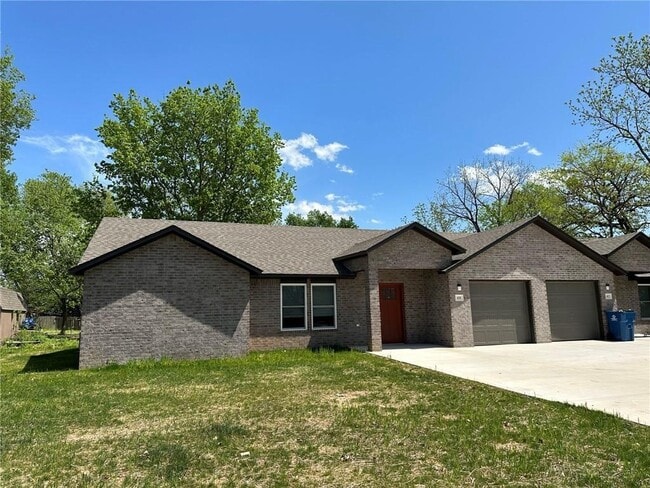 Primary Photo - 412 S Byers Ave