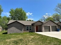 Building Photo - 412 S Byers Ave