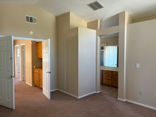 Building Photo - Beautiful Two-Story Home in highly desirable Brentwood location!