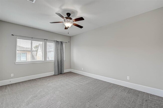 Building Photo - 6711 Saxton Manor St