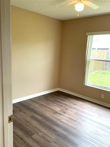Building Photo - 128 Brushcreek Dr