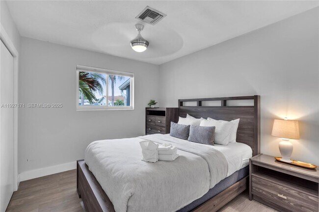 Building Photo - 251 SE 8th St