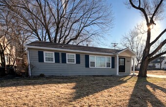 Building Photo - SEE IT NOW: Charming Home with Spacious Living, Modern Kitchen & Private Driveway in Overland Park!
