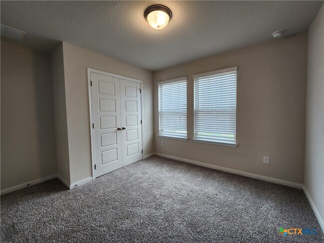 Building Photo - 1225 Ella Xing