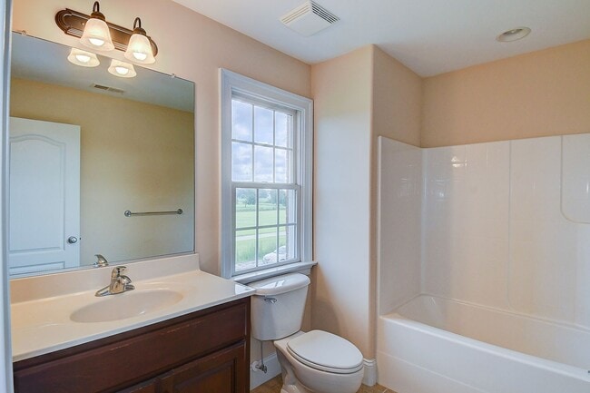 Building Photo - BEAUTIFUL HOME FOR RENT SOUTH CHESAPEAKE!