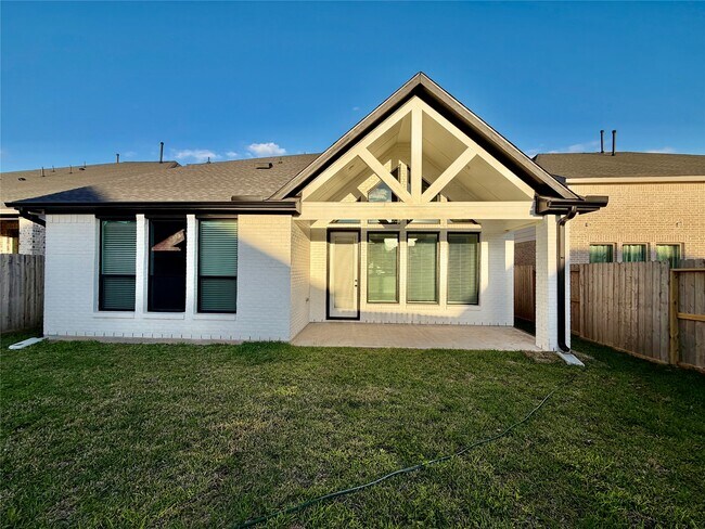 Building Photo - 1111 Luna Dr