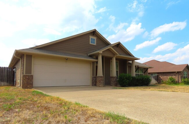 Building Photo - Coming Soon!! Lindale, Gorgeous 4 Bedroom, 2 Bath Home!
