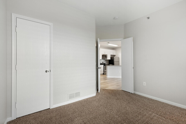 Building Photo - 6021 Castlegate Dr W